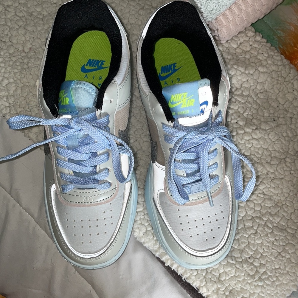 shadow hydrogen blue